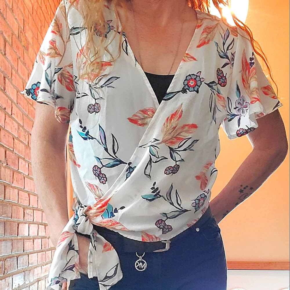 🔖One Heart Clothing Floral Wrap Short Sleeve Blouse